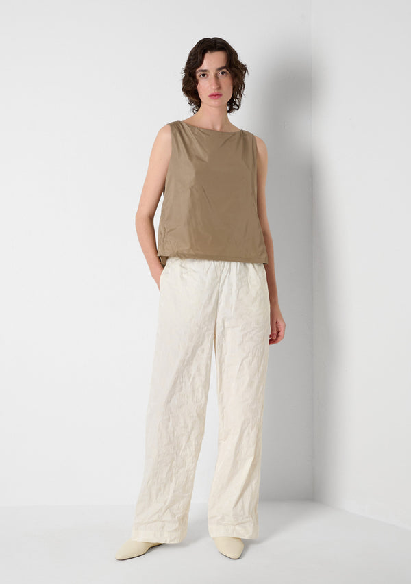 Loose Pants, Relief, crema