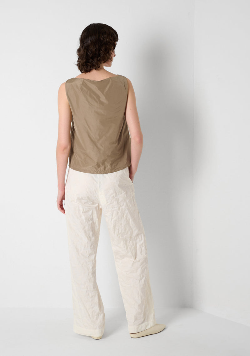 Loose Pants, Relief, crema